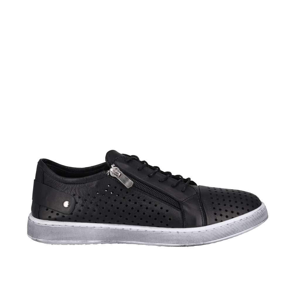 EG17 - Black
