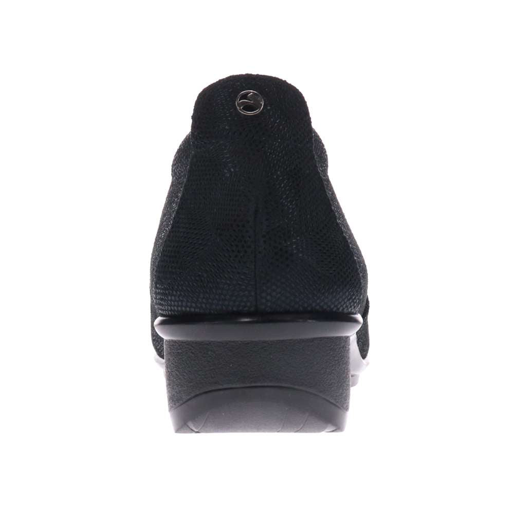 Jamaica Wedged Slip-On - Black Angle