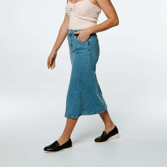Lifestyle image for Remi Casual Slip-On - Black