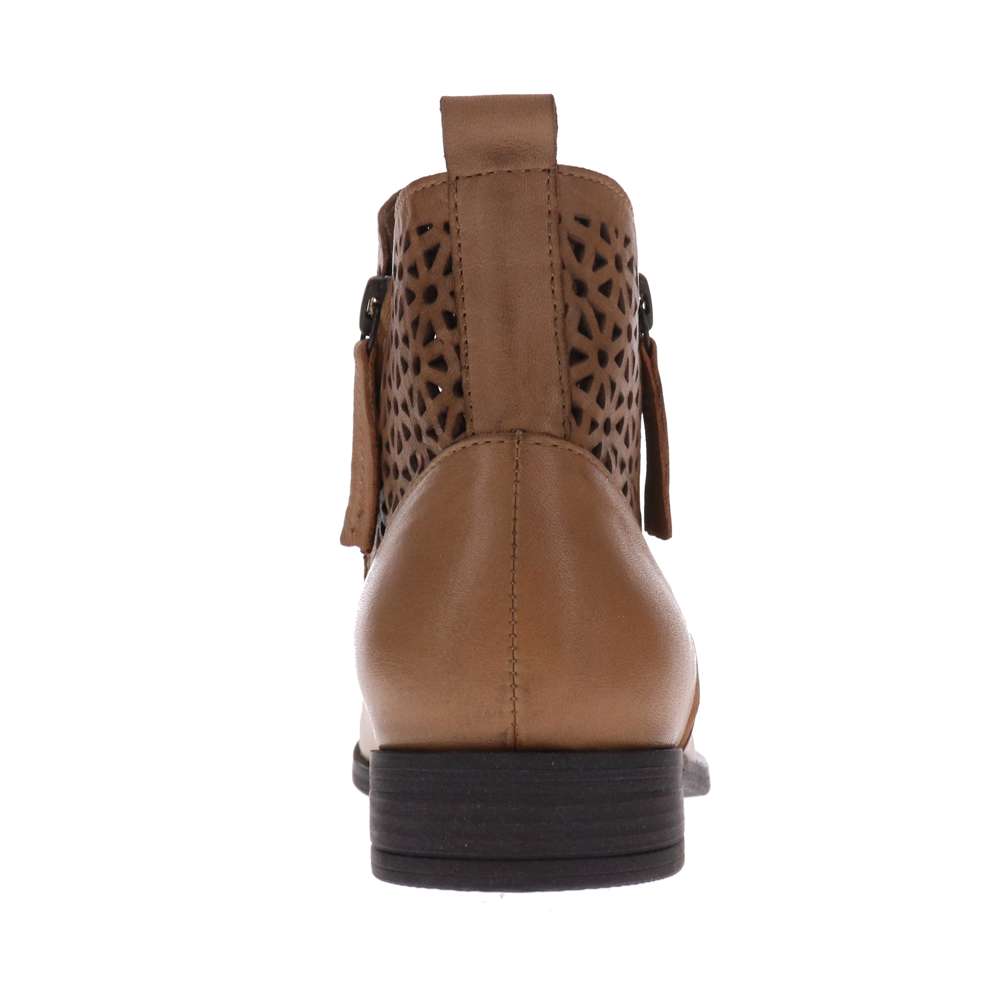 B Logan Boot - Tan
