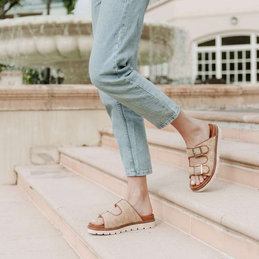 Lifestyle image for Daisy Slide - Natural Raffia