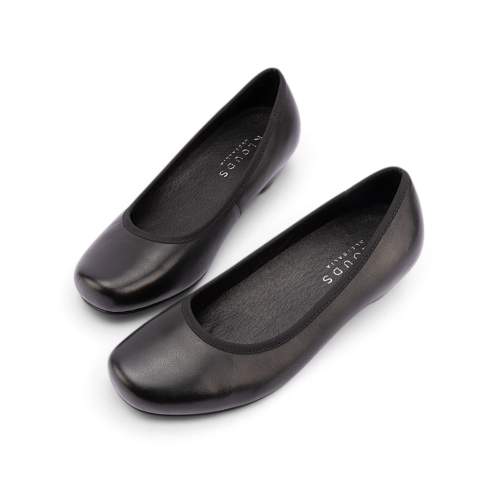 Delight - Black Leather