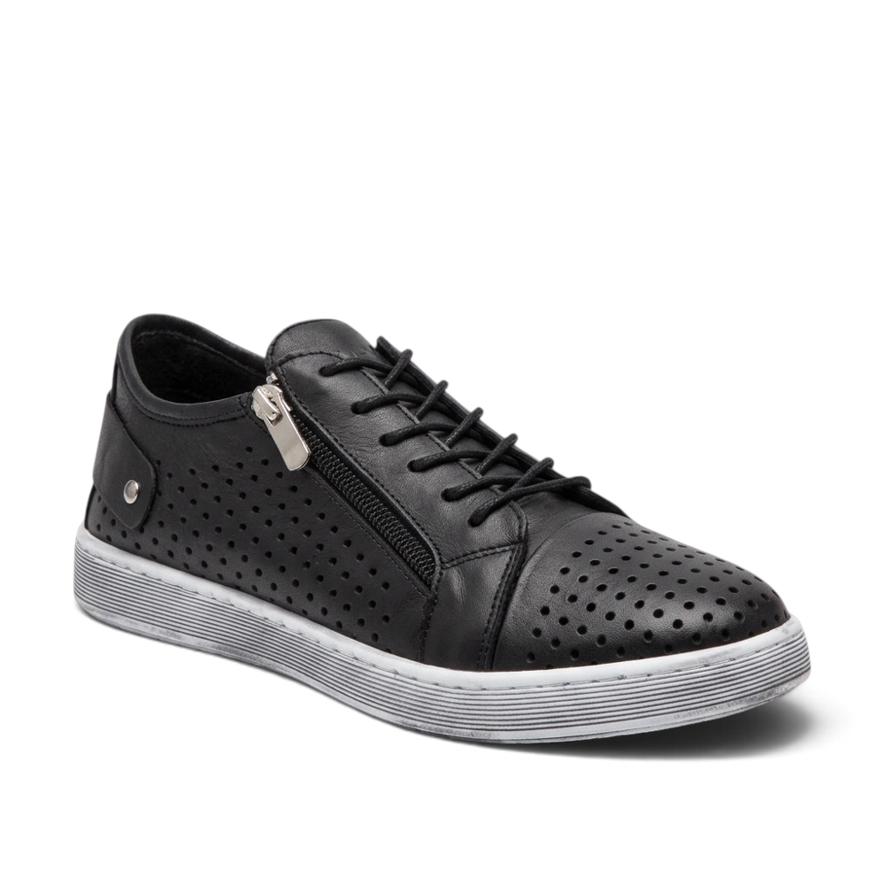 EG17 - Black
