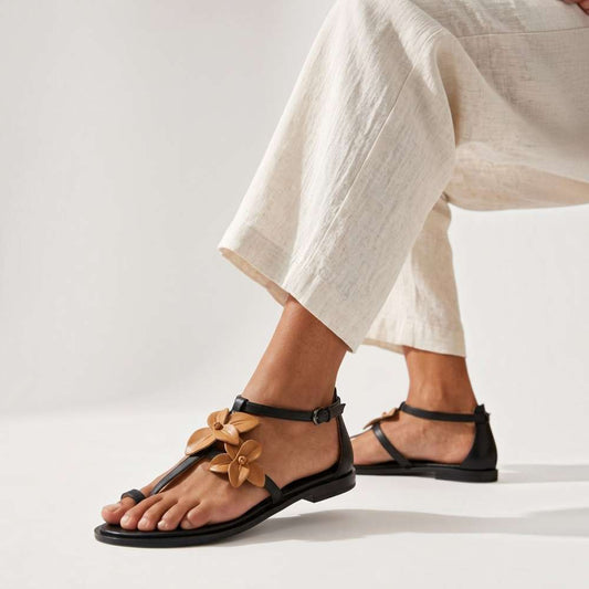 Lifestyle image for Farah Sandal - Black