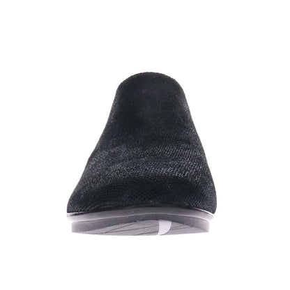 Jamaica Wedged Slip-On - Black Angle