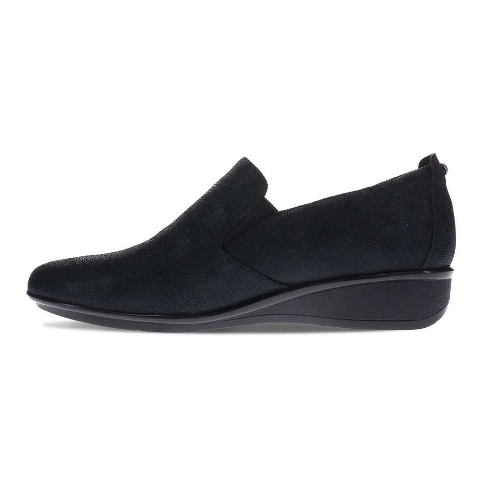 Jamaica Wedged Slip-On - Black Angle