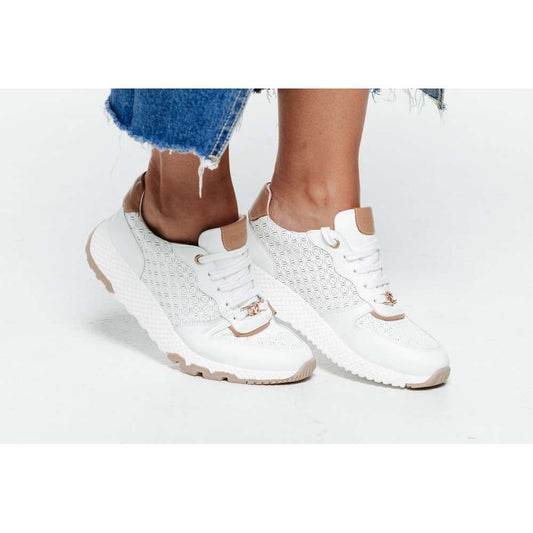 Lifestyle image for Los Angeles Casual Sneaker - White/Tan